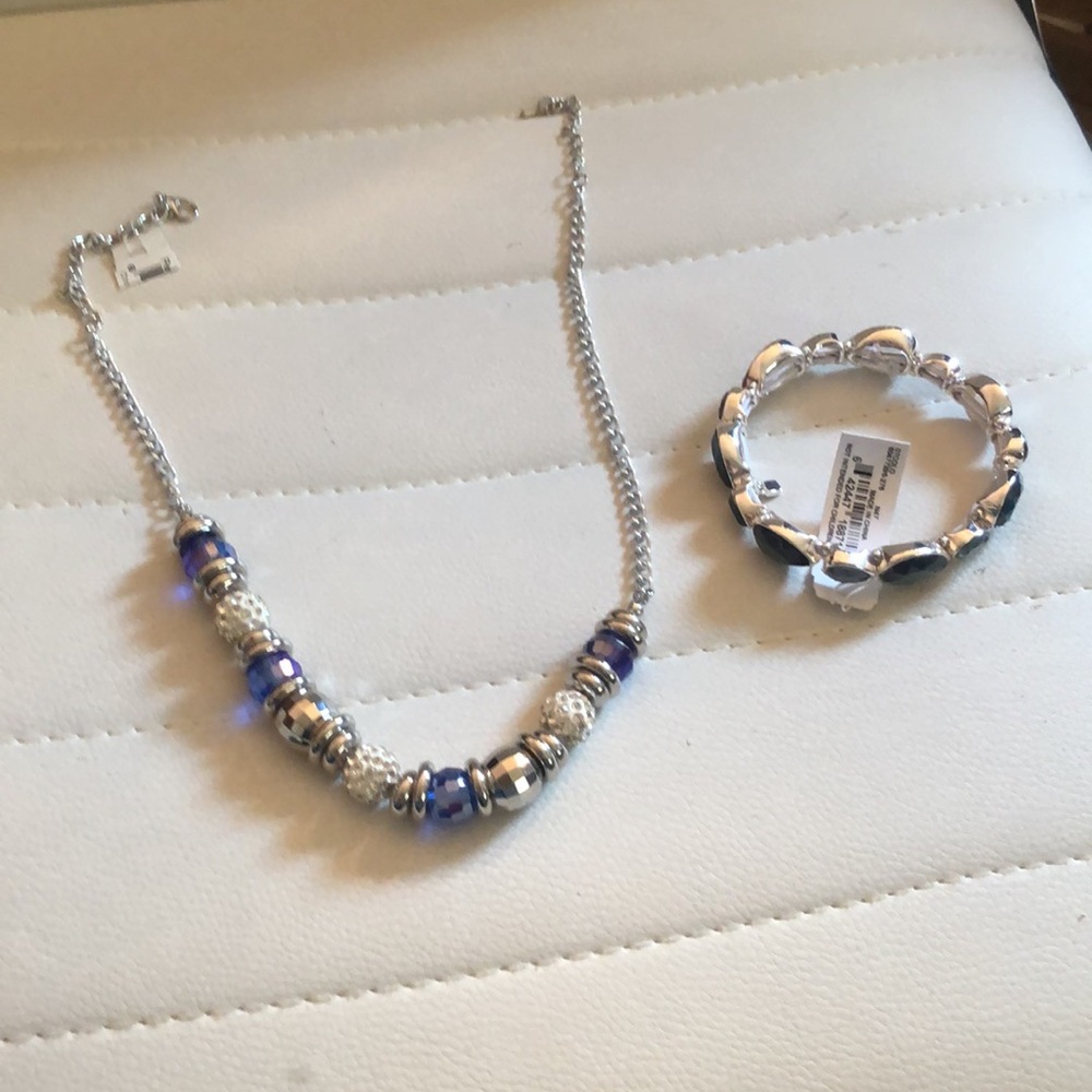 Beautiful shiny necklace and stretch bracelet - Picture 5 of 5